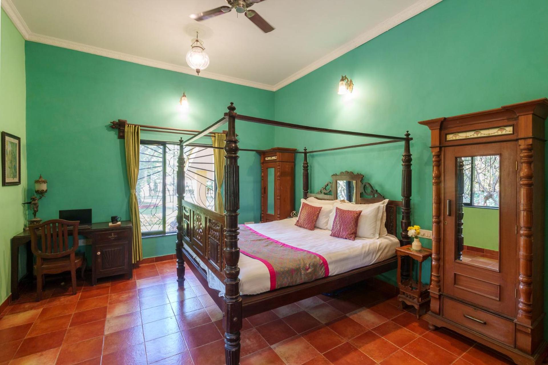 Vintage Estate - Lakeside Allure With Vintage Decor,A Plunge Pool & A Lawn Featuring A Charming Gazebo Karjat Exteriör bild