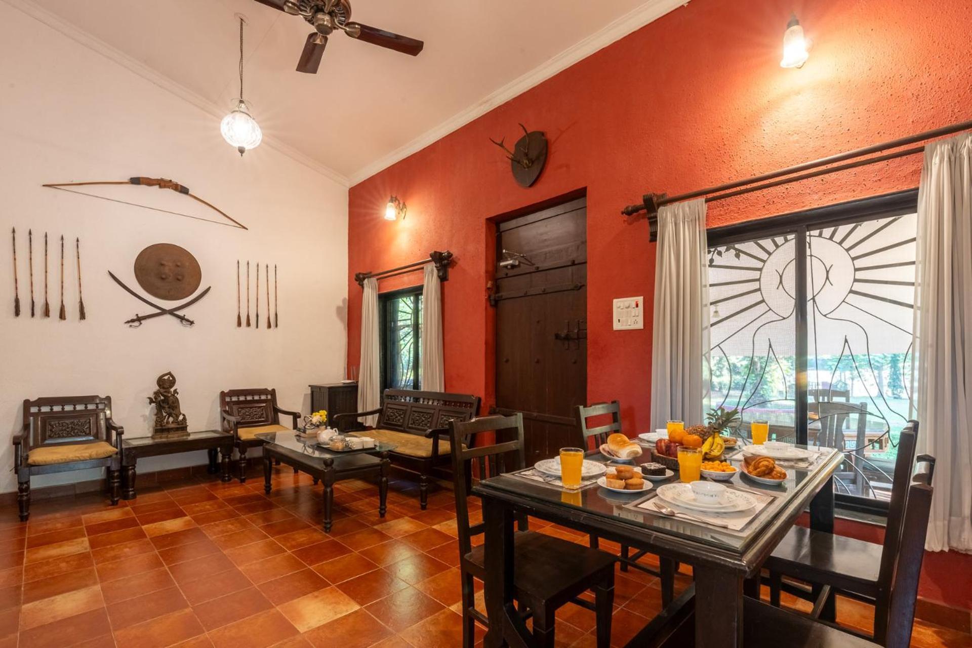 Vintage Estate - Lakeside Allure With Vintage Decor,A Plunge Pool & A Lawn Featuring A Charming Gazebo Karjat Exteriör bild