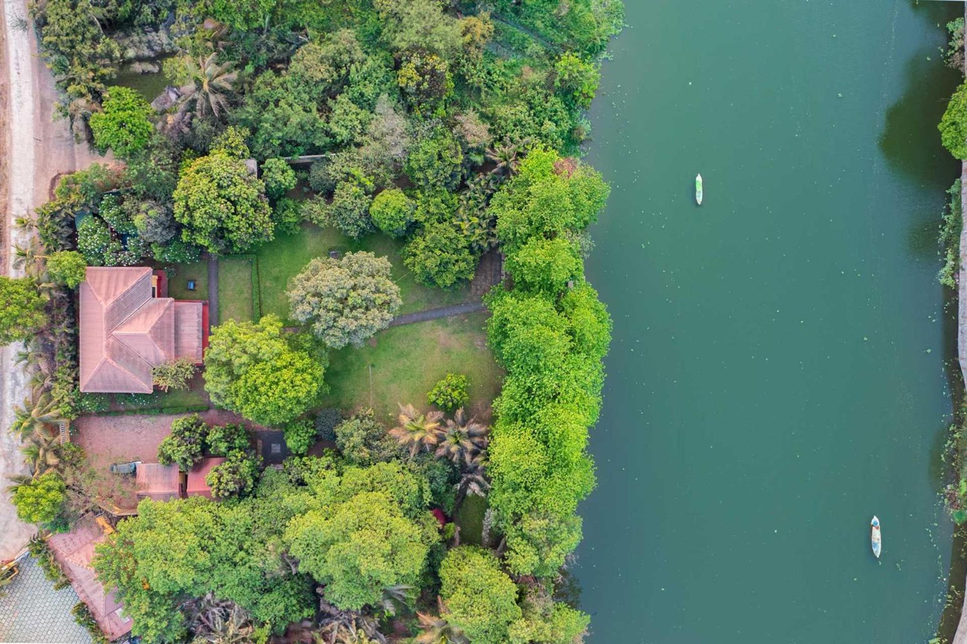 Vintage Estate - Lakeside Allure With Vintage Decor,A Plunge Pool & A Lawn Featuring A Charming Gazebo Karjat Exteriör bild
