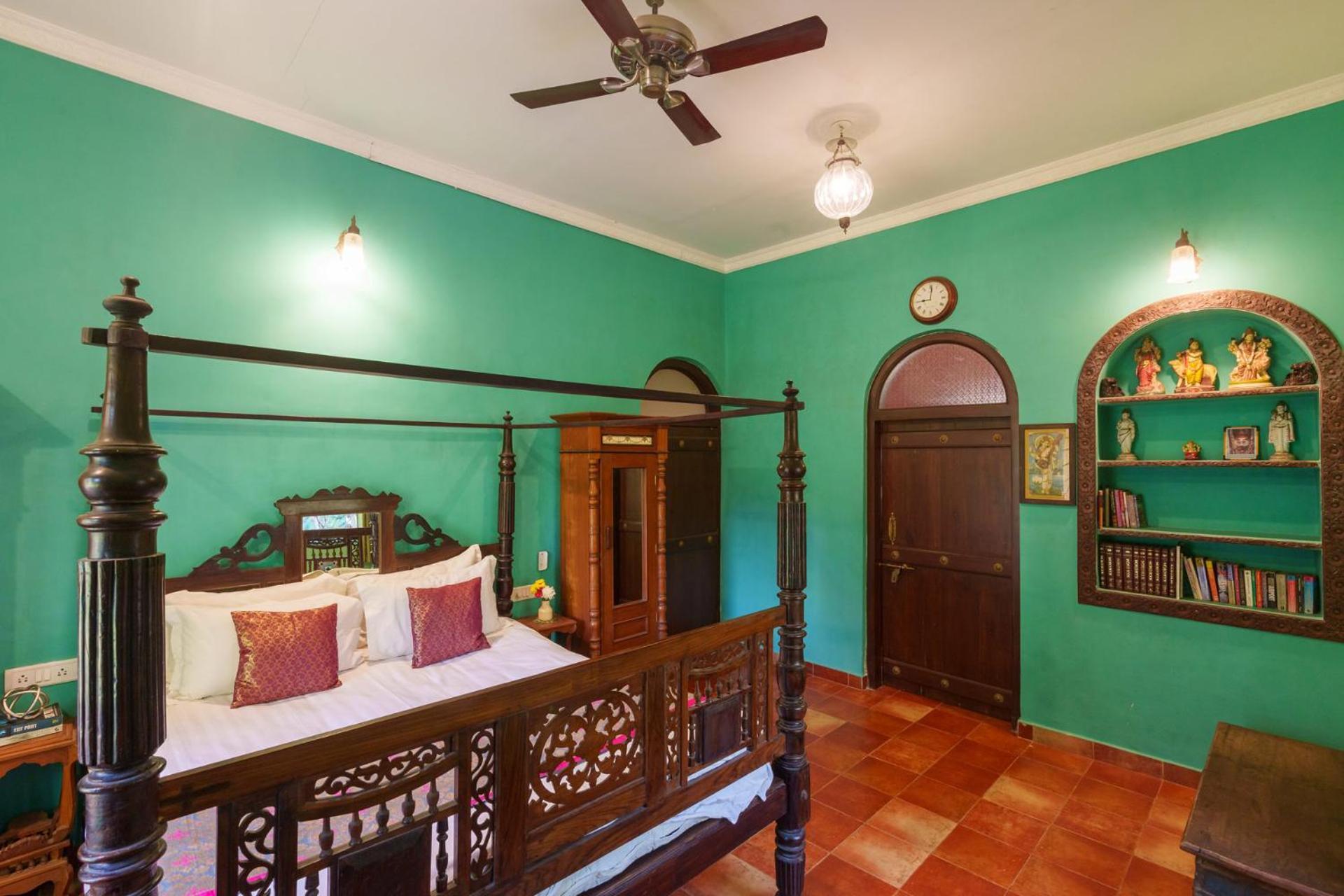 Vintage Estate - Lakeside Allure With Vintage Decor,A Plunge Pool & A Lawn Featuring A Charming Gazebo Karjat Exteriör bild