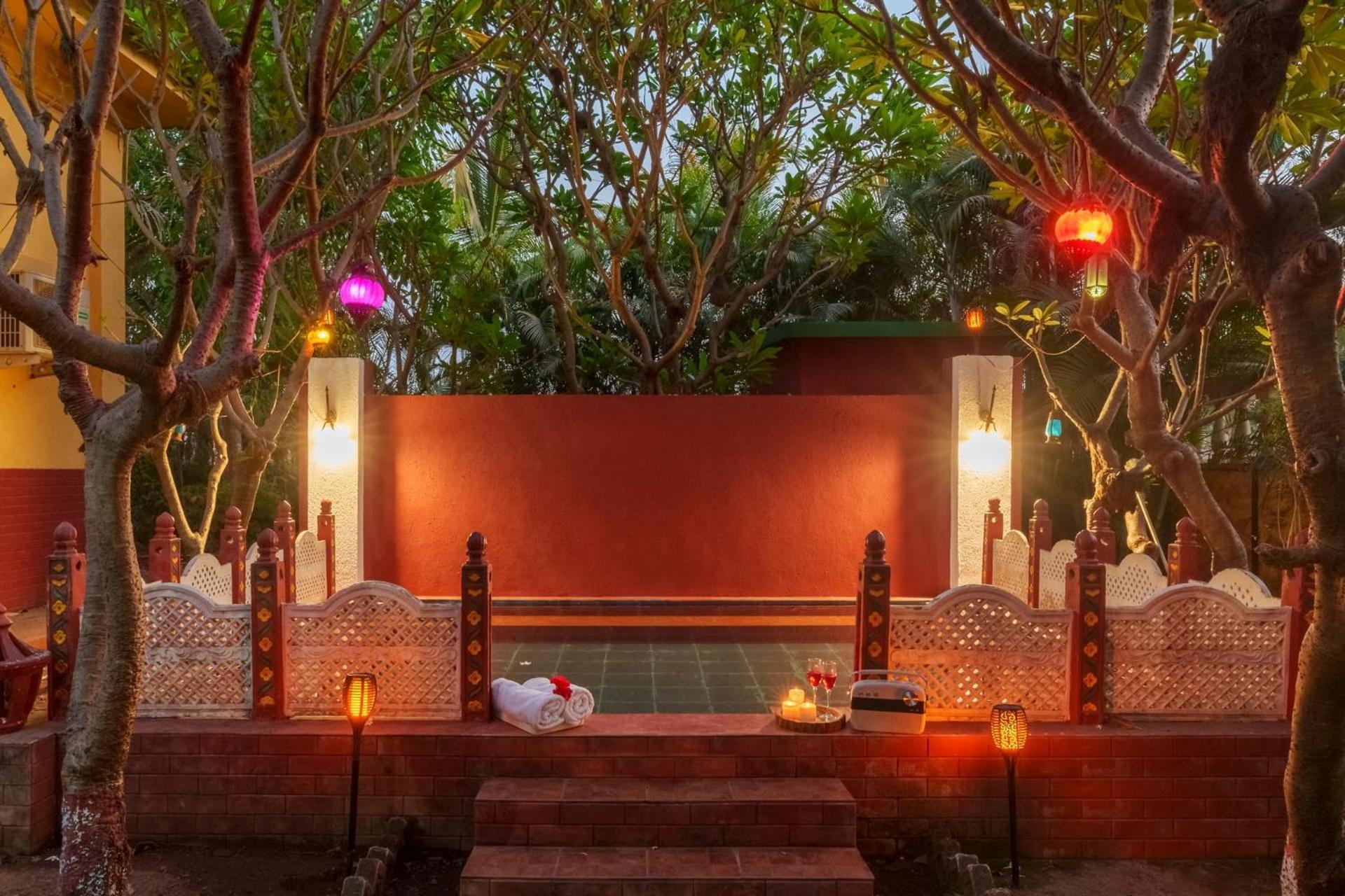 Vintage Estate - Lakeside Allure With Vintage Decor,A Plunge Pool & A Lawn Featuring A Charming Gazebo Karjat Exteriör bild