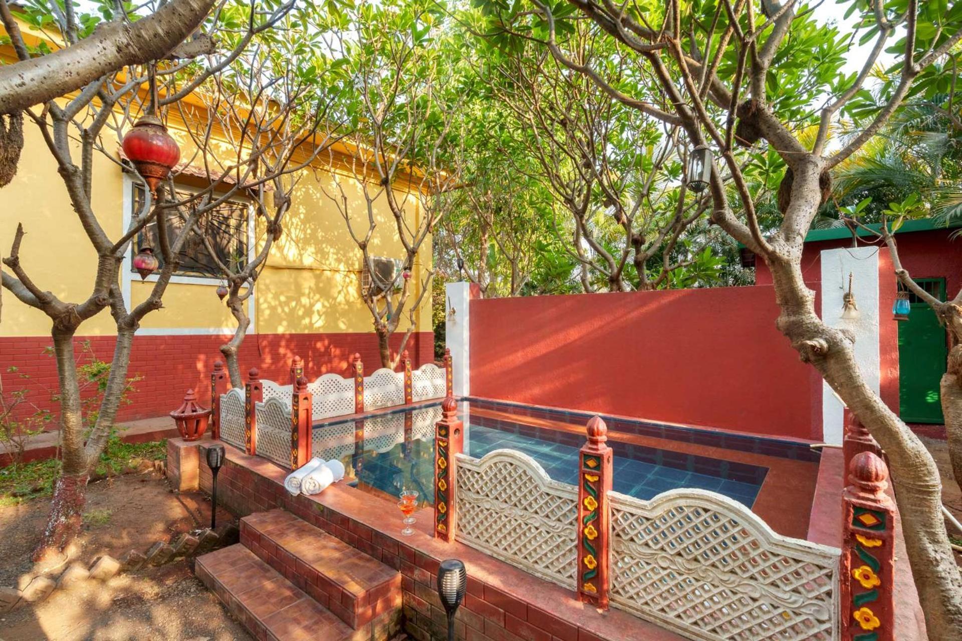 Vintage Estate - Lakeside Allure With Vintage Decor,A Plunge Pool & A Lawn Featuring A Charming Gazebo Karjat Exteriör bild